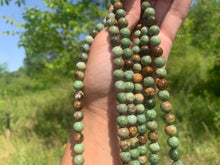 Charger l'image dans la galerie, Perles en opale verte entre 6 et 10mm