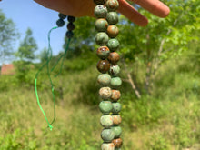 Charger l'image dans la galerie, Perles en opale verte entre 6 et 10mm