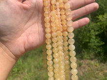 Charger l'image dans la galerie, Perles en calcite jaune entre 6 et 10mm