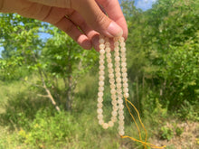 Charger l'image dans la galerie, Perles en calcite jaune entre 6 et 10mm