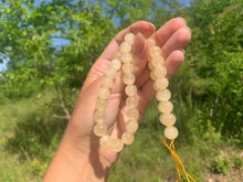 Charger l'image dans la galerie, Perles en calcite jaune entre 6 et 10mm