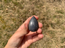 Charger l'image dans la galerie, Quartz avec inclusions de graphite 8