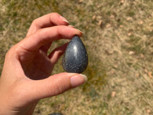 Charger l'image dans la galerie, Quartz avec inclusions de graphite 8