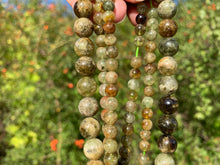 Charger l'image dans la galerie, Perles en grenat grossulaire entre 6 et 10mm