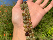 Charger l'image dans la galerie, Perles en grenat grossulaire entre 6 et 10mm
