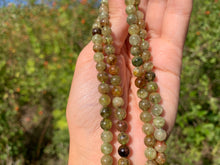Charger l'image dans la galerie, Perles en grenat grossulaire entre 6 et 10mm