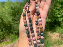 Charger l'image dans la galerie, Perles en jaspe océan, forme diamant entre 6 et 8mm