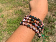 Charger l'image dans la galerie, Perles en jaspe océan, forme diamant entre 6 et 8mm