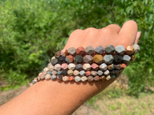 Charger l'image dans la galerie, Perles en jaspe polychrome, forme diamant entre 6 et 10mm