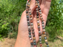 Charger l'image dans la galerie, Perles en jaspe polychrome, forme diamant entre 6 et 10mm