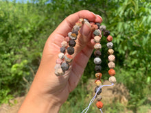 Charger l'image dans la galerie, Perles en jaspe polychrome, forme diamant entre 6 et 10mm