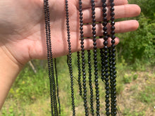 Charger l'image dans la galerie, Perles en tourmaline noire facettées entre 2 et 6mm