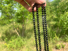 Charger l'image dans la galerie, Perles en tourmaline noire facettées entre 2 et 6mm