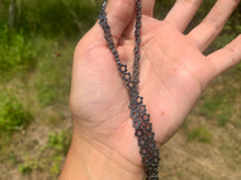 Charger l'image dans la galerie, Perles en hématite forme fleur