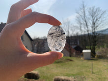 Charger l'image dans la galerie, VENDU Quartz avec inclusions de tourmaline 2