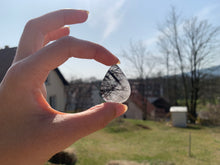 Charger l'image dans la galerie, VENDU Quartz avec inclusions de tourmaline 6