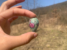 Charger l'image dans la galerie, VENDU Rubis fuchsite 5