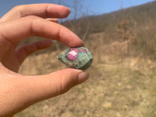 Charger l'image dans la galerie, VENDU Rubis fuchsite 5