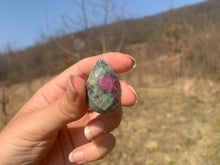Charger l'image dans la galerie, VENDU Rubis fuchsite 5