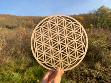 Charger l'image dans la galerie, Fleurs de vie ronde en bois