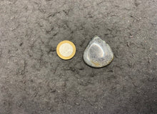 Charger l'image dans la galerie, Quartz avec inclusions de graphite 4