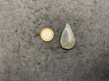 Charger l'image dans la galerie, VENDU Quartz avec inclusions de graphite 5