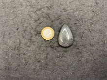 Charger l'image dans la galerie, Quartz avec inclusions de graphite 8