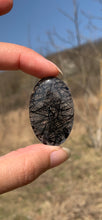 Charger l'image dans la galerie, VENDU Quartz avec inclusions de tourmaline 4