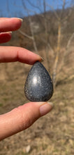 Charger l'image dans la galerie, Quartz avec inclusions de graphite 8