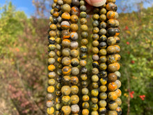 Charger l'image dans la galerie, Perles en jaspe bumblebee entre 6 et 8mm