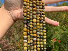 Charger l'image dans la galerie, Perles en jaspe bumblebee entre 6 et 8mm