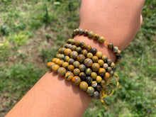 Charger l'image dans la galerie, Perles en jaspe bumblebee entre 6 et 8mm
