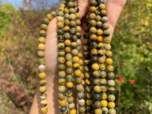 Charger l'image dans la galerie, Perles en jaspe bumblebee entre 6 et 8mm