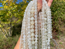 Charger l'image dans la galerie, Perles en pierre de lune blanche entre 6 et 12mm PLBU