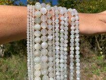 Charger l'image dans la galerie, Perles en pierre de lune blanche entre 6 et 12mm PLBU