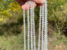 Charger l'image dans la galerie, Perles en pierre de lune blanche entre 6 et 12mm PLBU