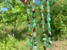 Charger l'image dans la galerie, Perles en chrysoprase, forme petit galet