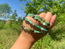 Charger l'image dans la galerie, Perles en chrysoprase, forme petit galet