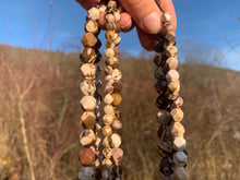 Charger l'image dans la galerie, Perles en jaspe zebré brun, forme diamant entre 6 et 10mm