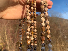 Charger l'image dans la galerie, Perles en jaspe zebré brun, forme diamant entre 6 et 10mm
