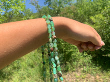Charger l'image dans la galerie, Perles en chrysoprase, forme petit galet