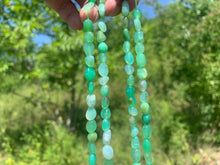 Charger l'image dans la galerie, Perles en chrysprase, forme petit galet
