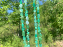 Charger l'image dans la galerie, Perles en chrysprase, forme petit galet