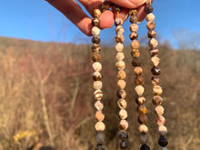 Charger l'image dans la galerie, Perles en jaspe zebré brun, forme diamant entre 6 et 10mm