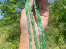 Charger l'image dans la galerie, Perles en chrysprase, forme petit galet