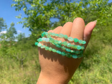 Charger l'image dans la galerie, Perles en chrysprase, forme petit galet