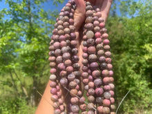 Charger l'image dans la galerie, Perles en rhodonite entre 8 et 10mm