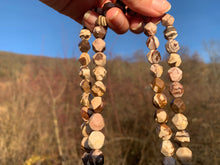 Charger l'image dans la galerie, Perles en jaspe zebré brun, forme diamant entre 6 et 10mm