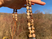 Charger l'image dans la galerie, Perles en jaspe zebré brun, forme diamant entre 6 et 10mm