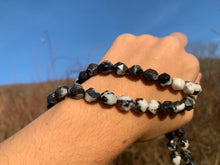 Charger l'image dans la galerie, Perles en jaspe zebré noir, forme diamant entre 6 et 10mm